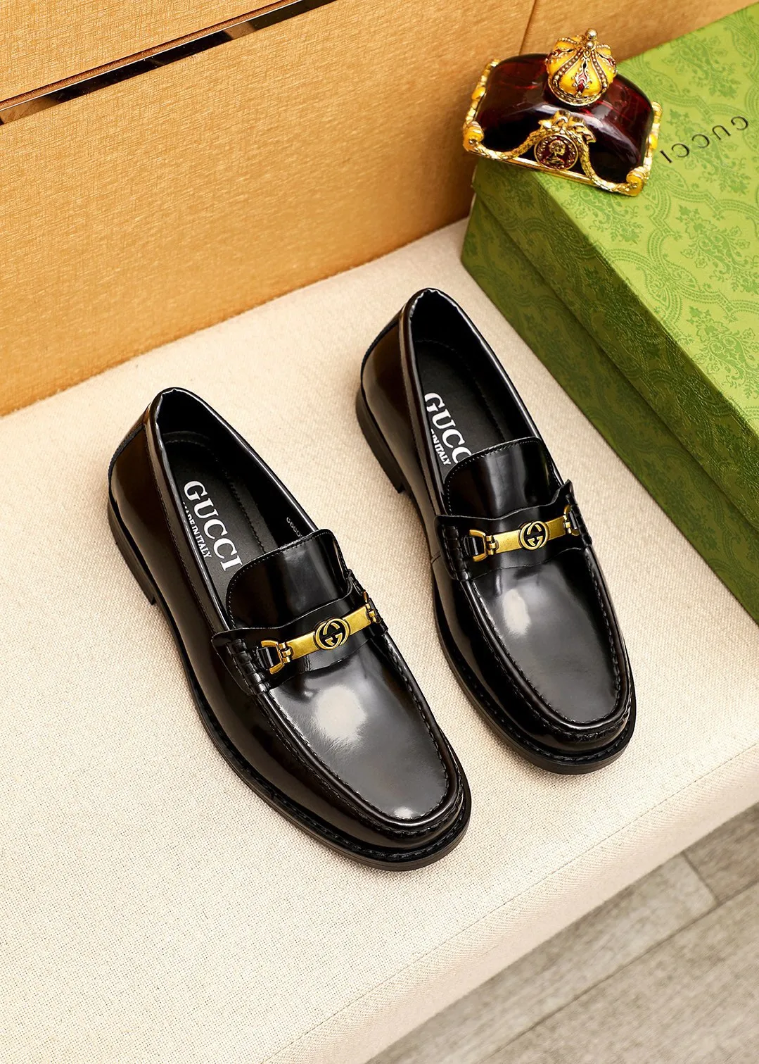 Men's shoes 💰460 💐 Product trademark: GUCCI "Gucci" casual leather shoes Regular size: 38-44 (45🉑️customized) Product materials: Selected imported first-layer open-edge beaded cowhide leather upper + luxury hardware buckle, imported water-dyed cowhide leather lining. Strong three-dimensional visual effect, original combination outsole Color: 3⃣️colors available